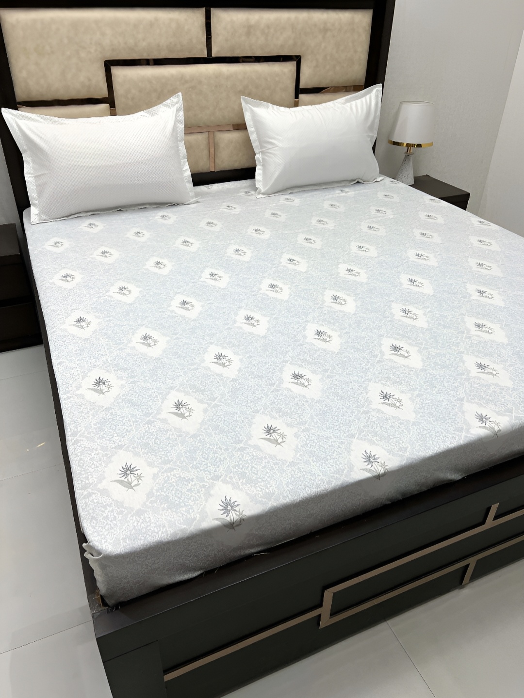 

Pure Decor Grey & White Floral Cotton 330 TC King Bedsheet with 2 Pillow Covers