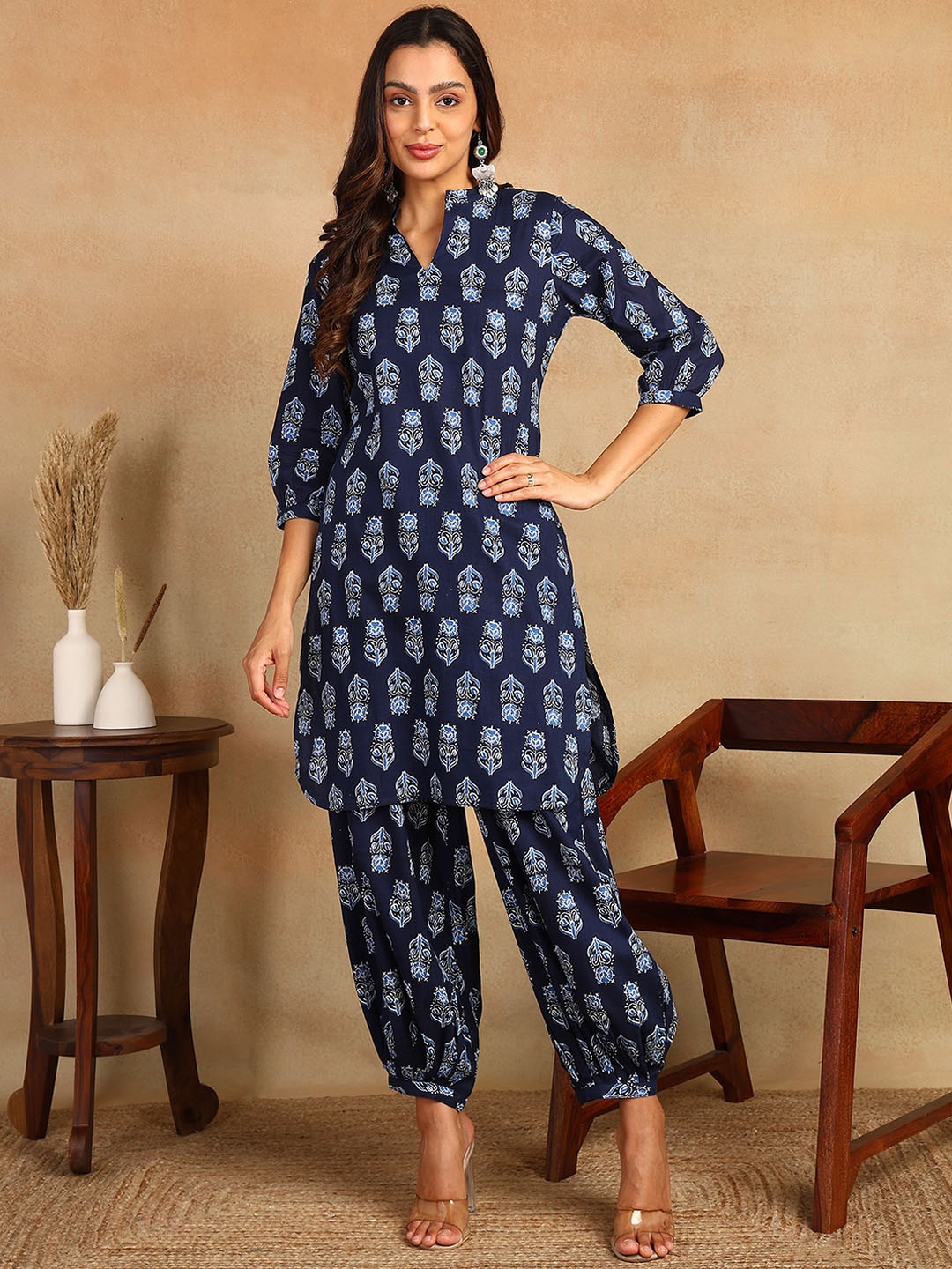 

mokshi Floral Printed Regular Pure Cotton Straight Kurta With Salwar, Blue