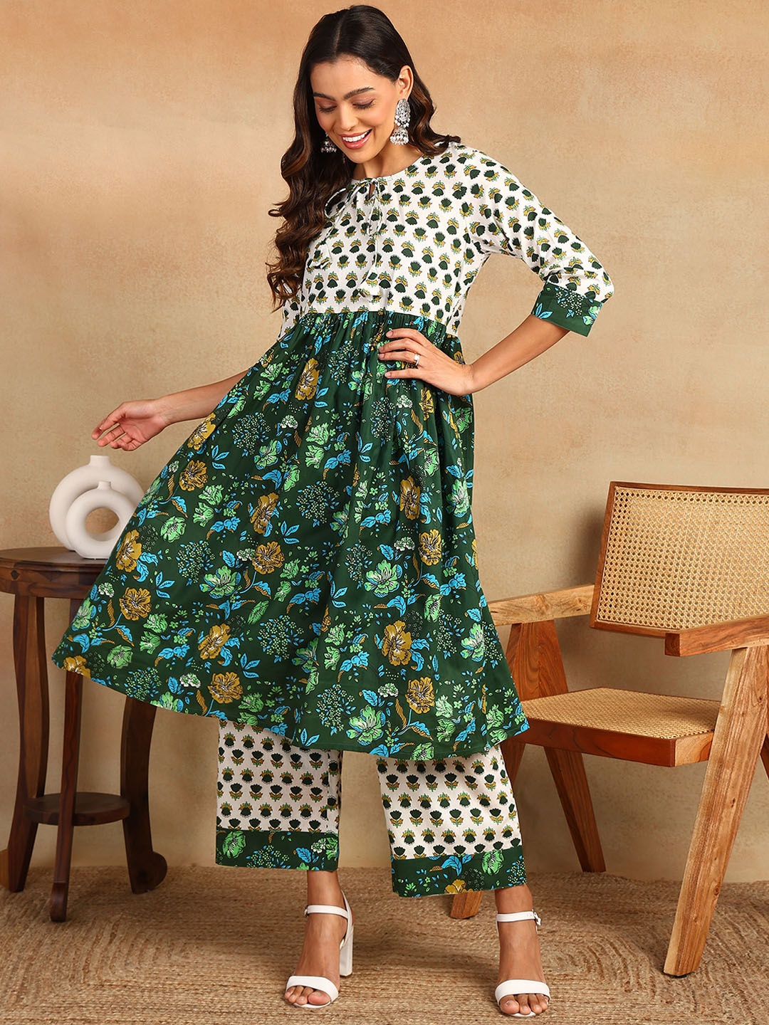 

mokshi Floral Printed Regular Pure Cotton Kurta with Palazzos, Green