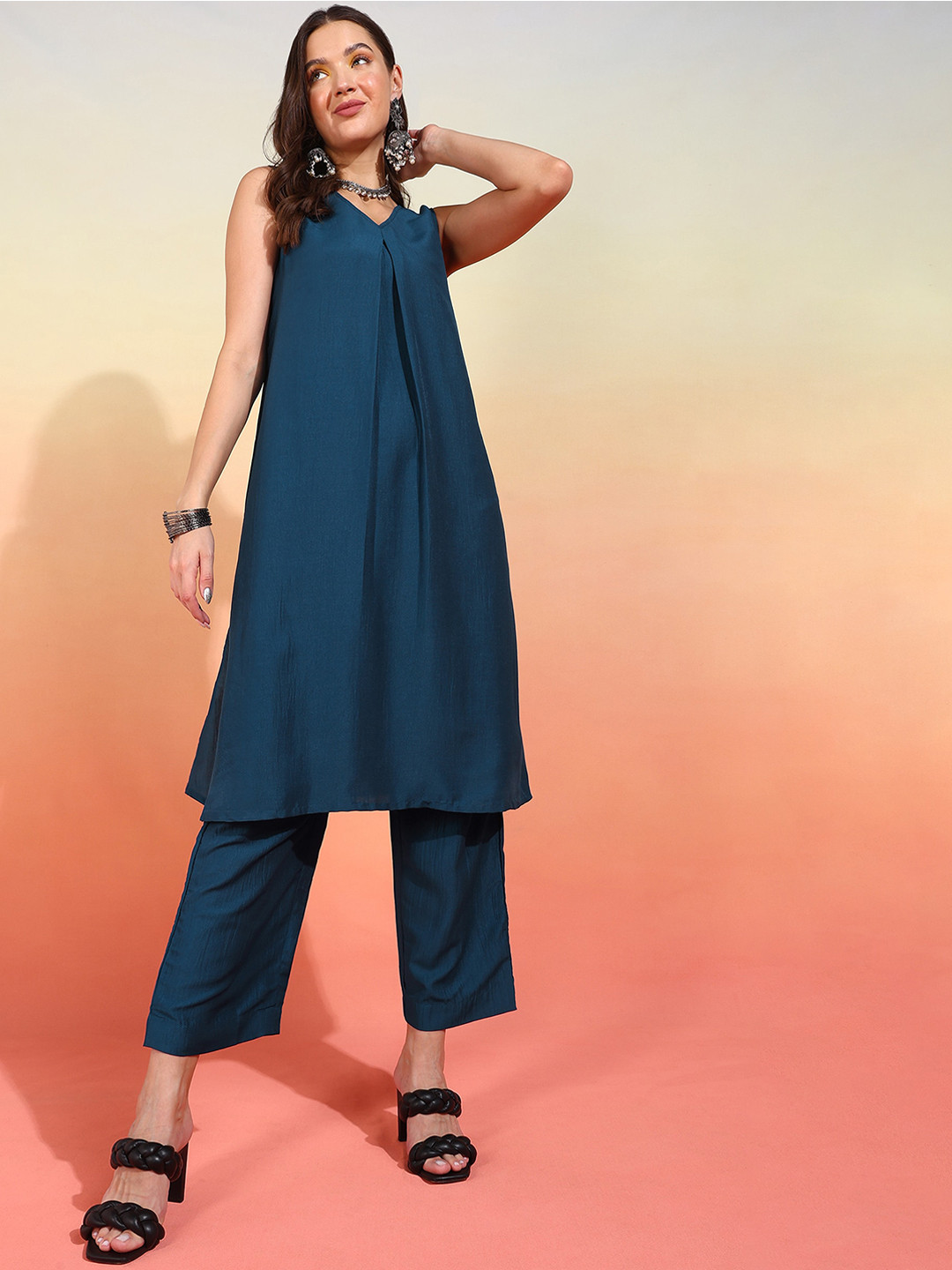 

mokshi Regular Kurta with Palazzos, Blue