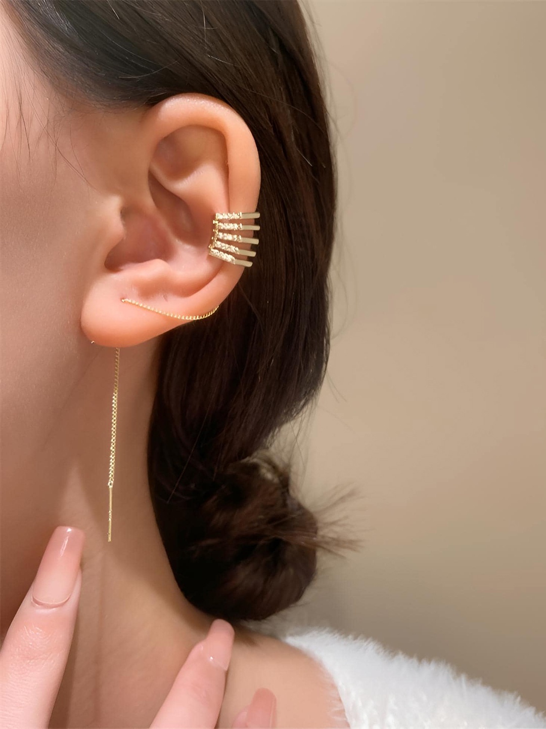 

Goho Gold-Plated Contemporary Ear Cuff Earring