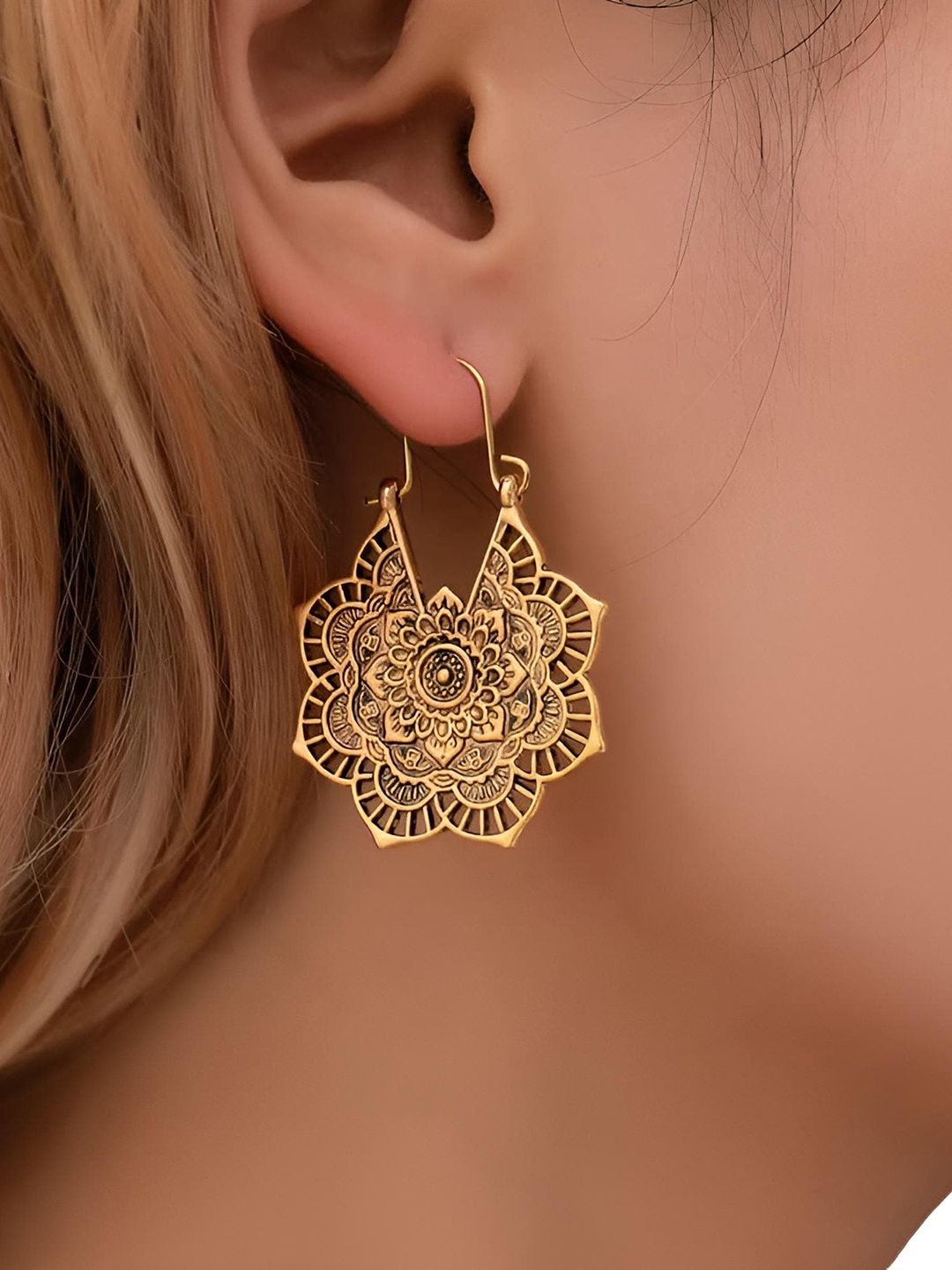 

Goho Contemporary Hoop Earrings, Gold