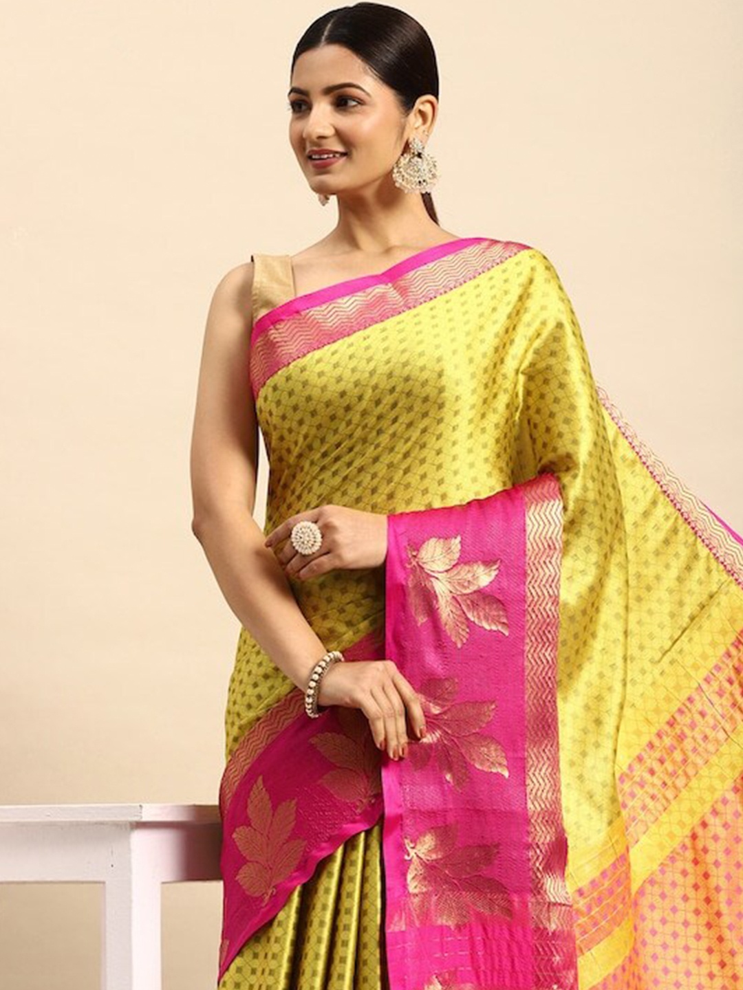 

PATLIPALLU Woven Design Zari Silk Cotton Heavy Work Banarasi Saree, Lime green