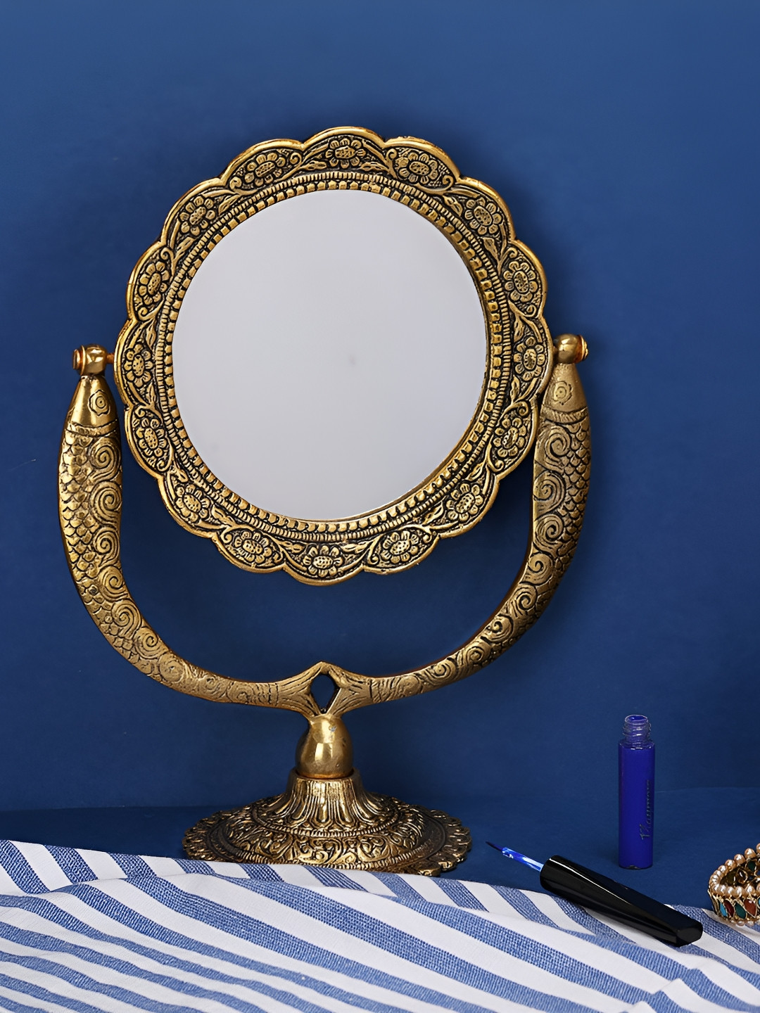 

NM Beige Round Shaped Table Mirror