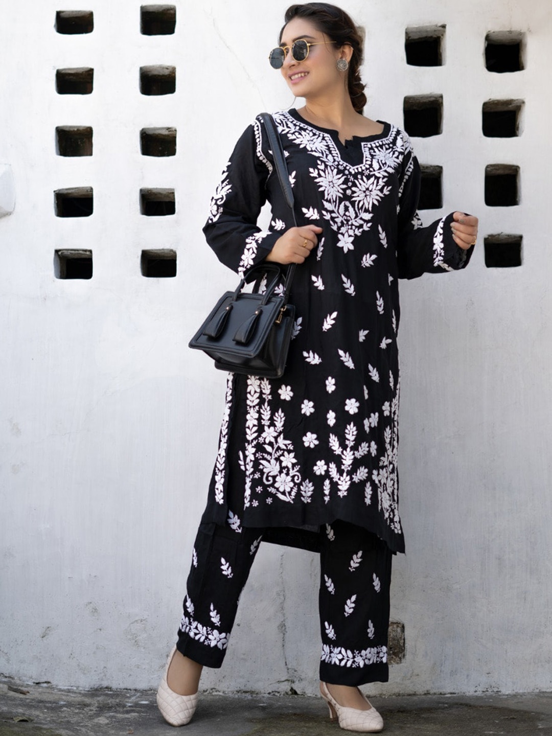 

House of Chikankari Women Floral Embroidered Regular Thread Work Kurta with Trousers & With Dupatta, Black