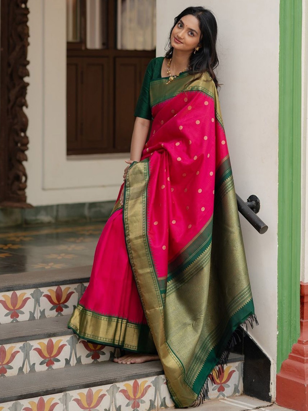 

MORLY Woven Design Zari Silk Blend Kanjeevaram Saree, Pink