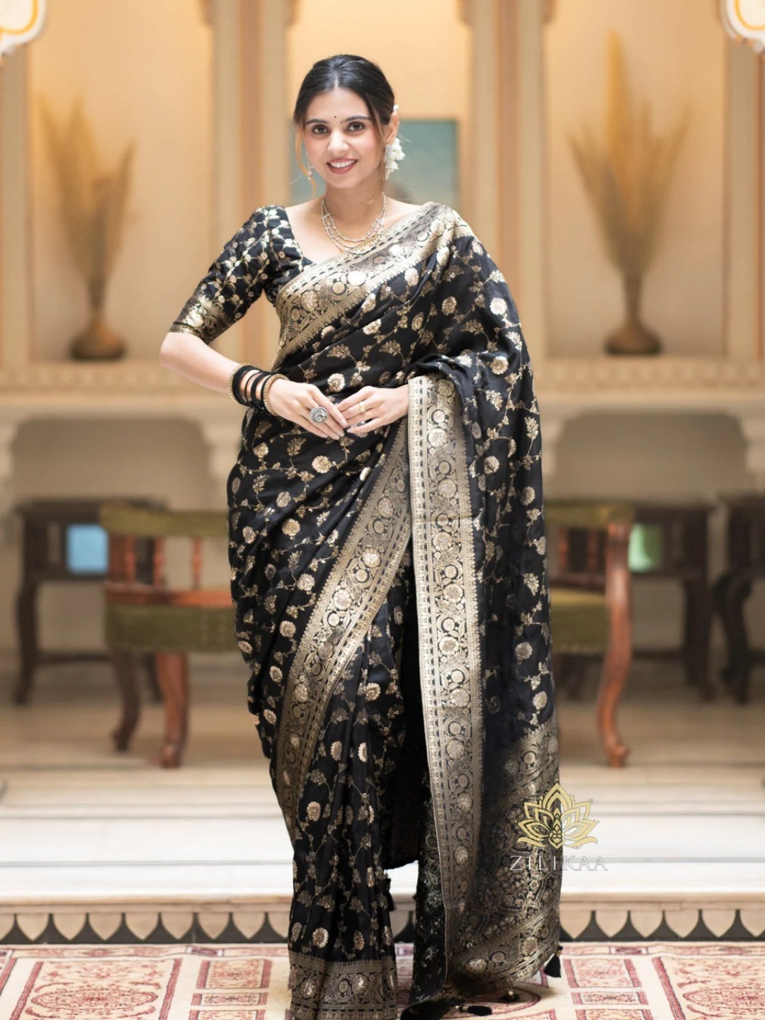 

MORLY Woven Design Zari Silk Blend Kanjeevaram Saree, Black