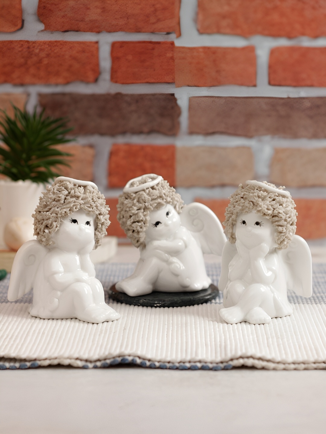 

Aura White 3 Pieces Figurine Showpiece
