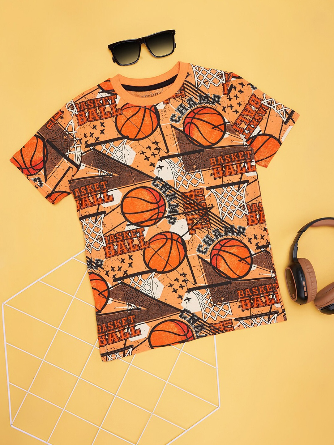 

Pantaloons Junior Boys Printed applique T-shirt, Yellow
