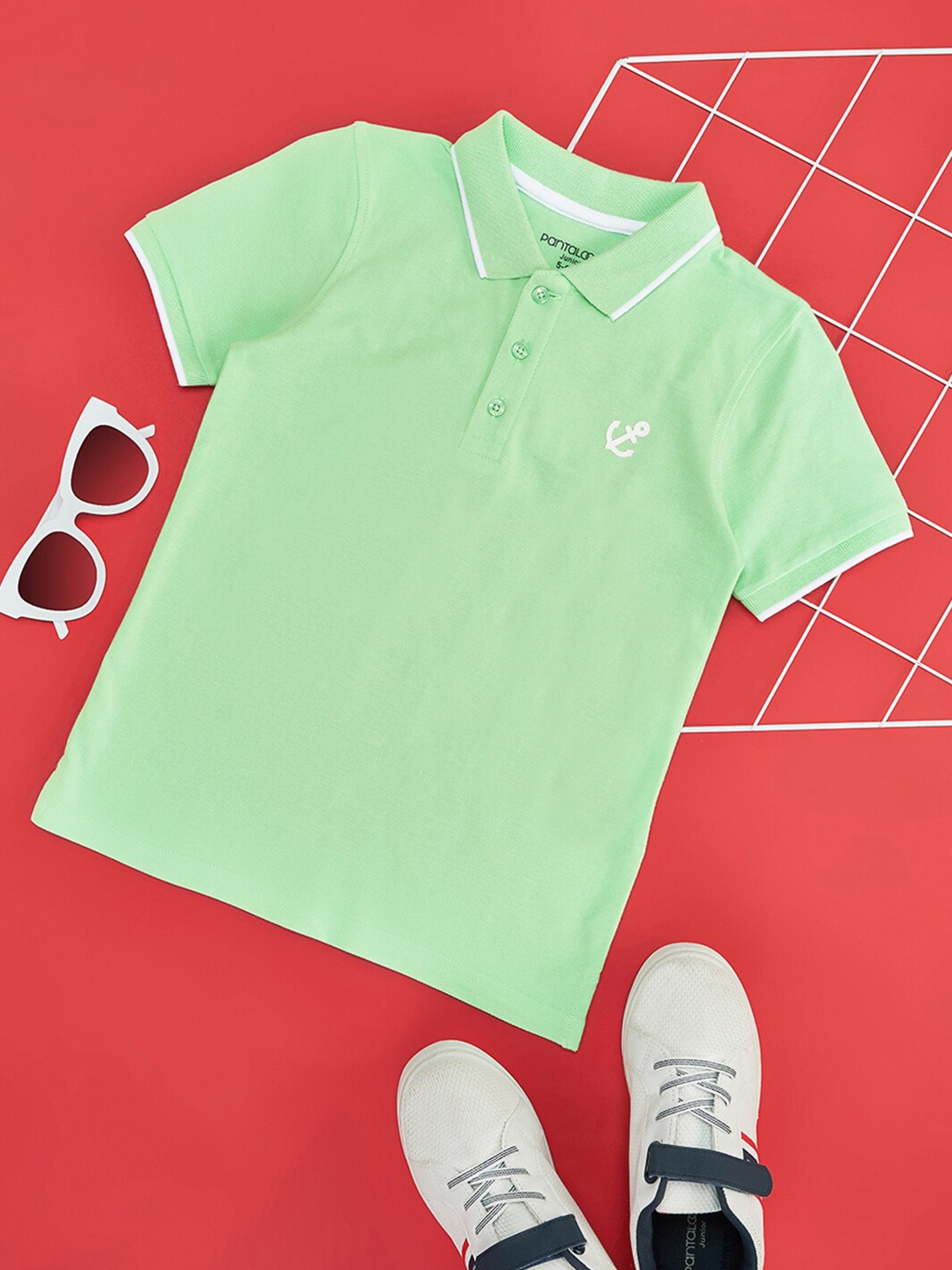 

Pantaloons Junior Boys pure cotton v Neck Applique T-shirt, Green