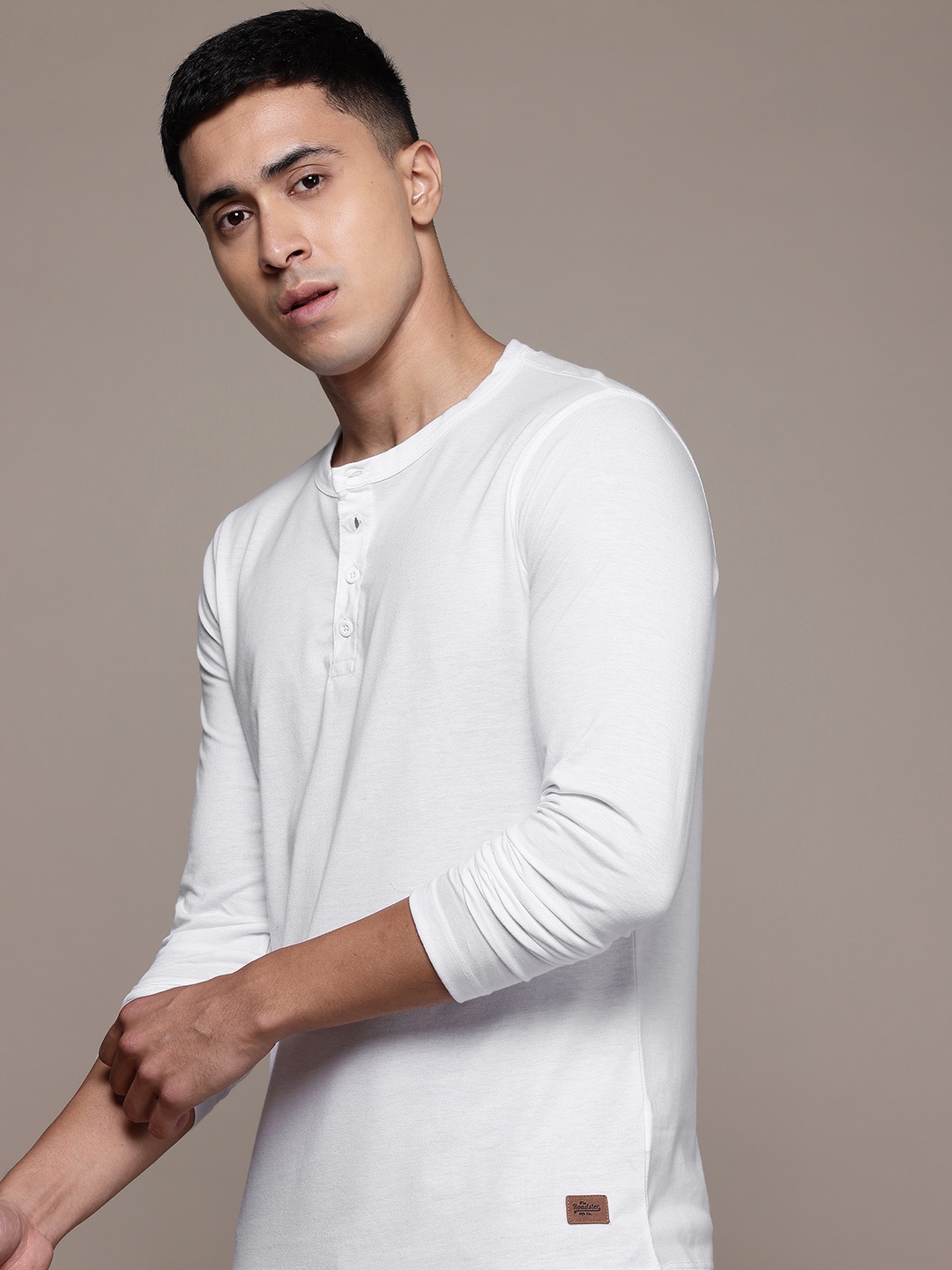 

Roadster Men Henley Neck T-shirt, White