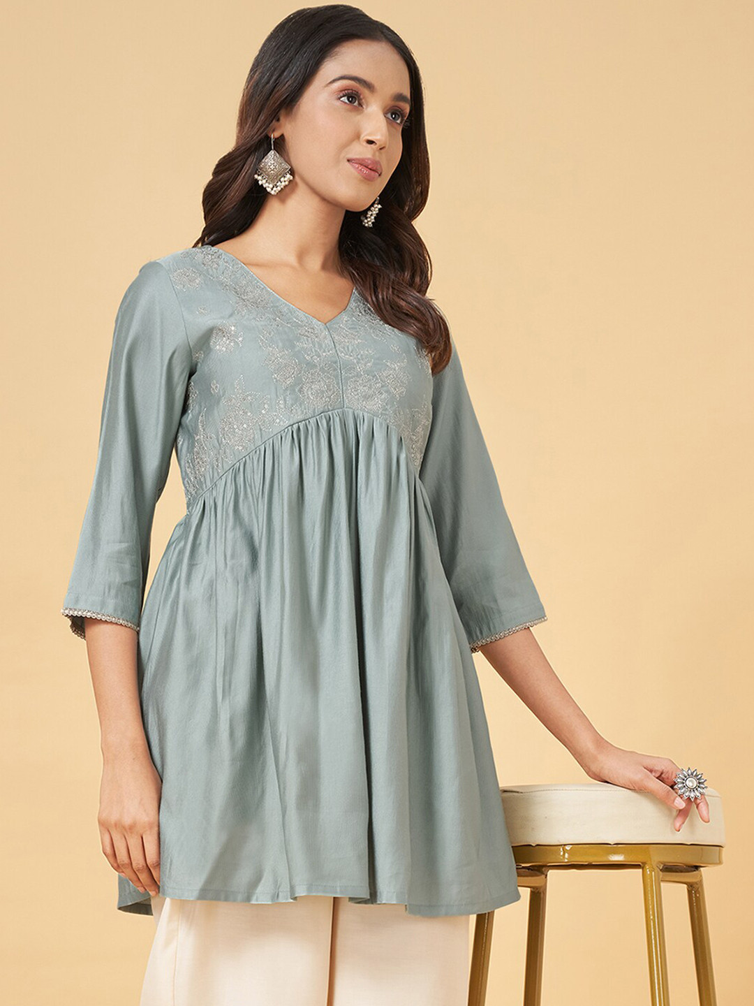

RANGMANCH BY PANTALOONS Embroidered V-Neck Tunic, Green
