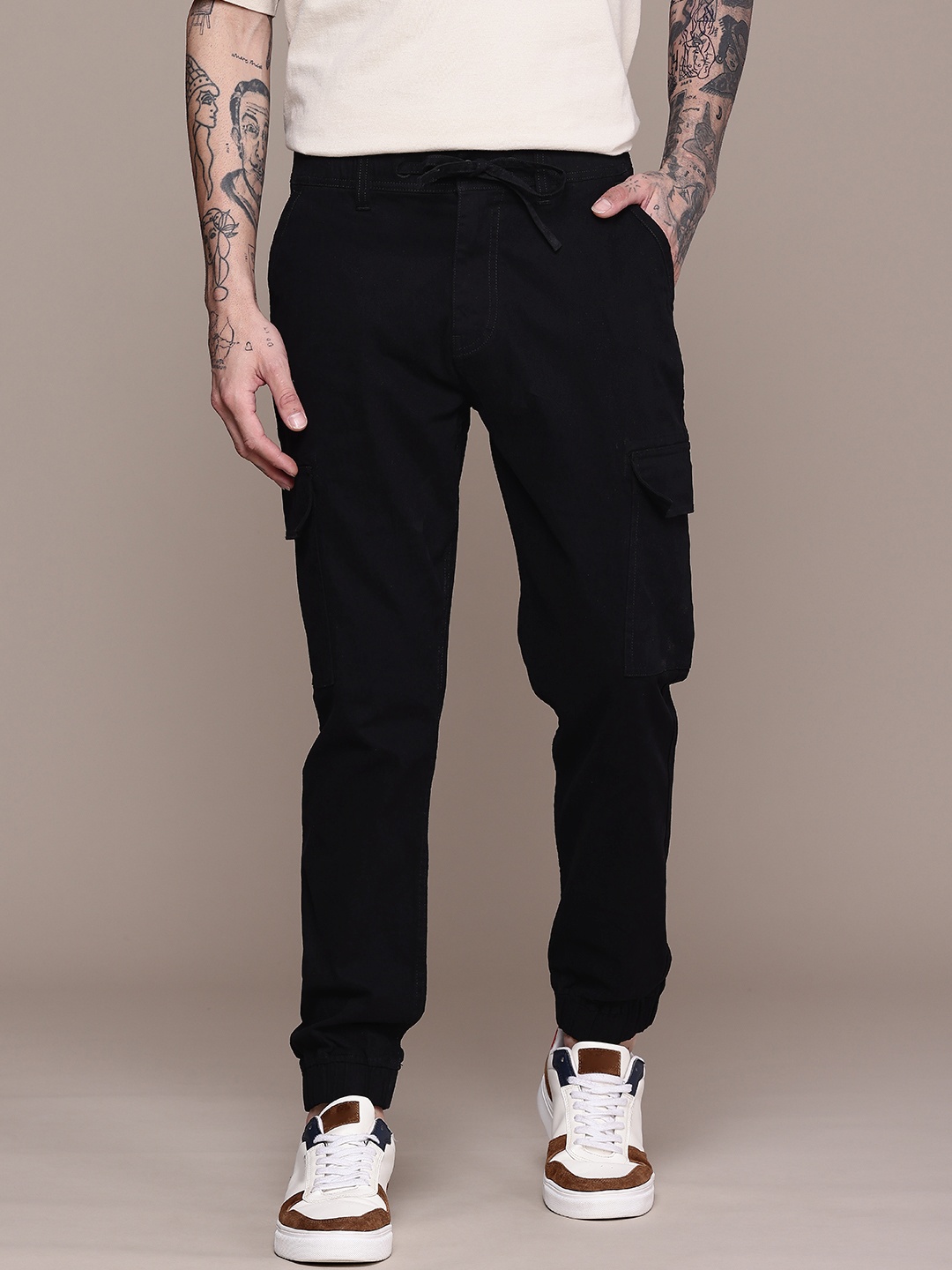 

WROGN Men Cargo Trousers, Black