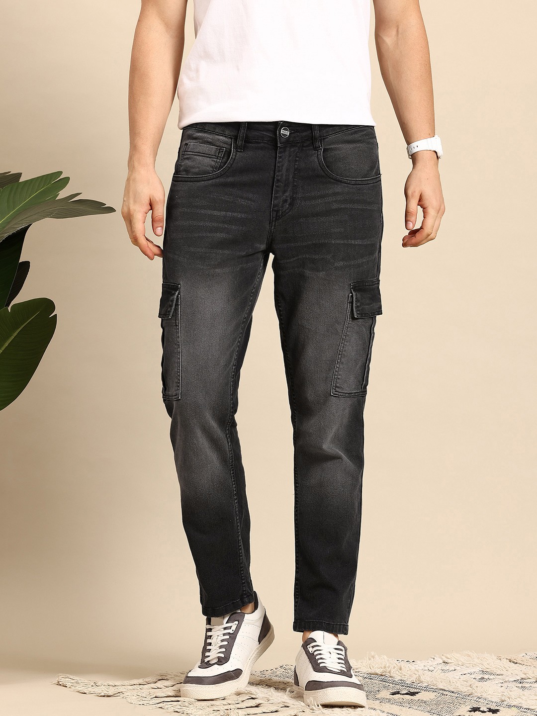 

Mast & Harbour Men Slim Fit Light Fade Stretchable Cargo Style Jeans, Black