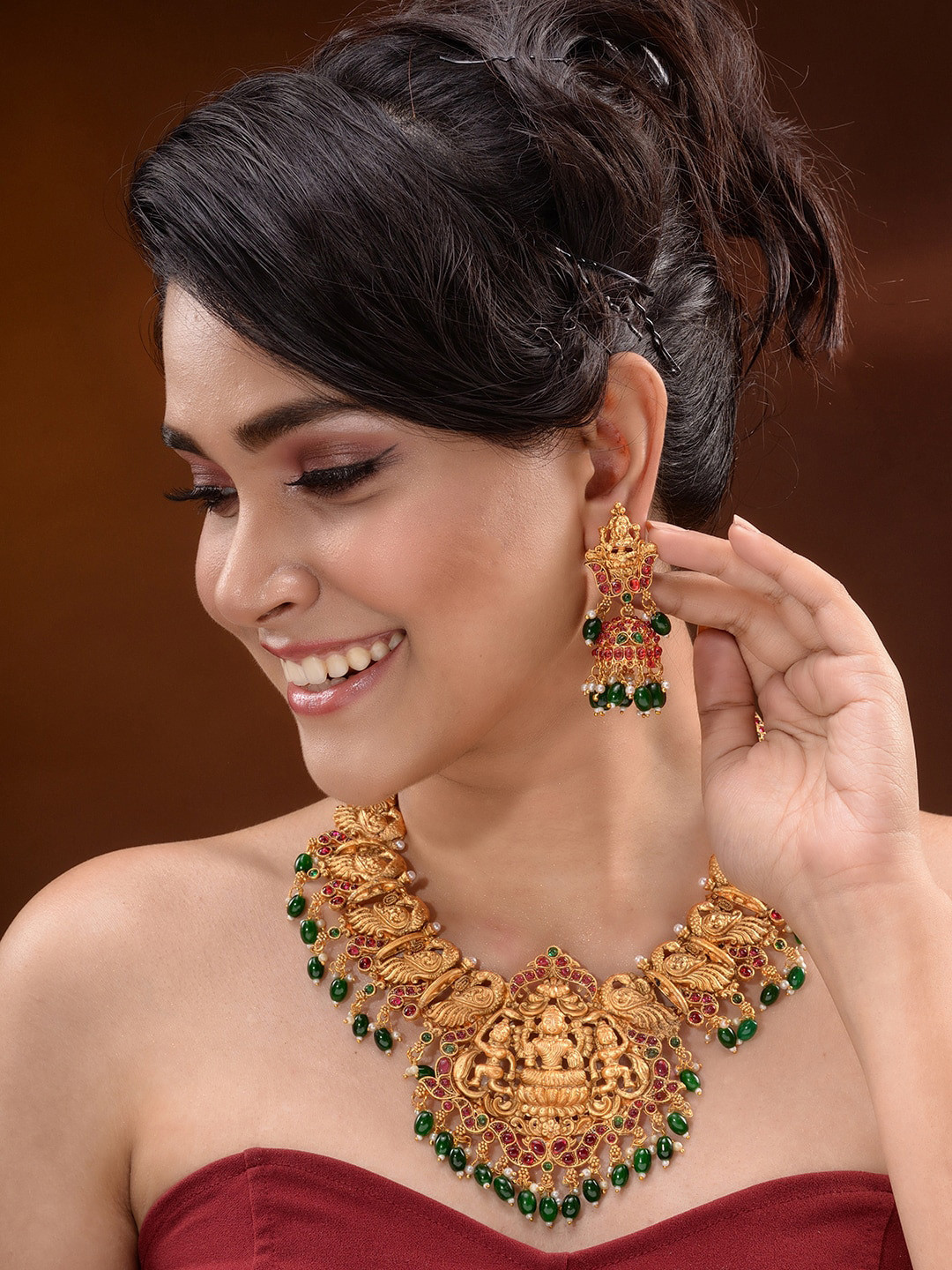 

Saraf RS Jewellery Gold Plated Stones Studded & Beaded Jewellery Set