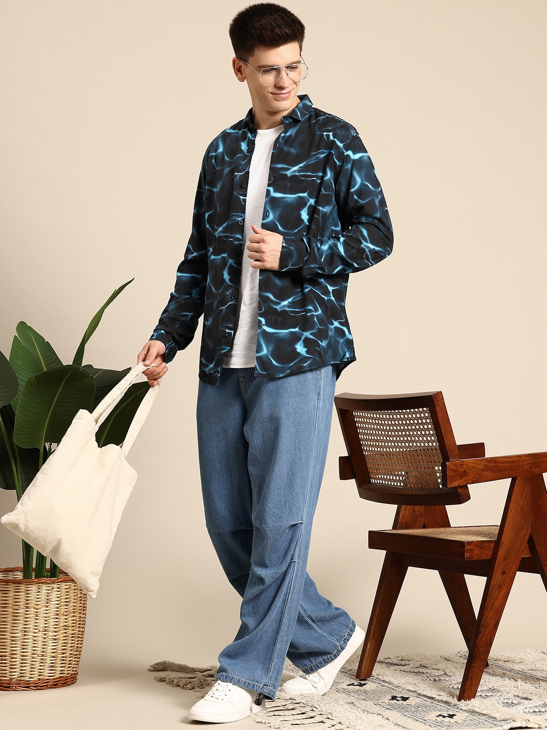 

Mast & Harbour Opaque Printed Casual Shirt, Navy blue