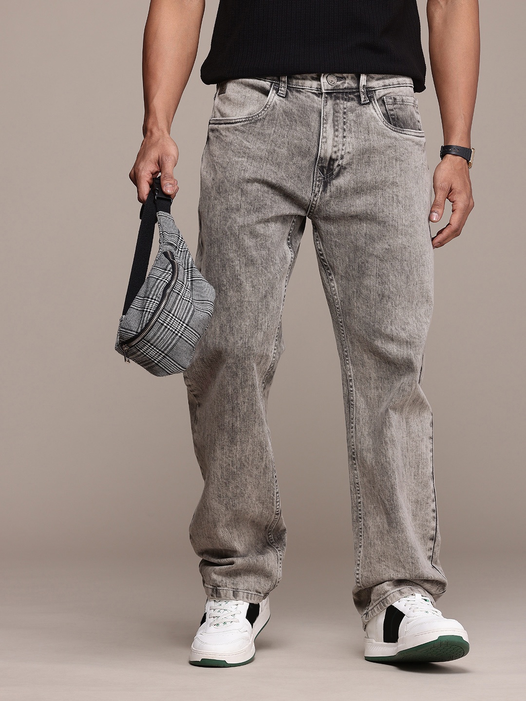 

WROGN Men Anti Fit Heavy Fade Stretchable Jeans, Charcoal