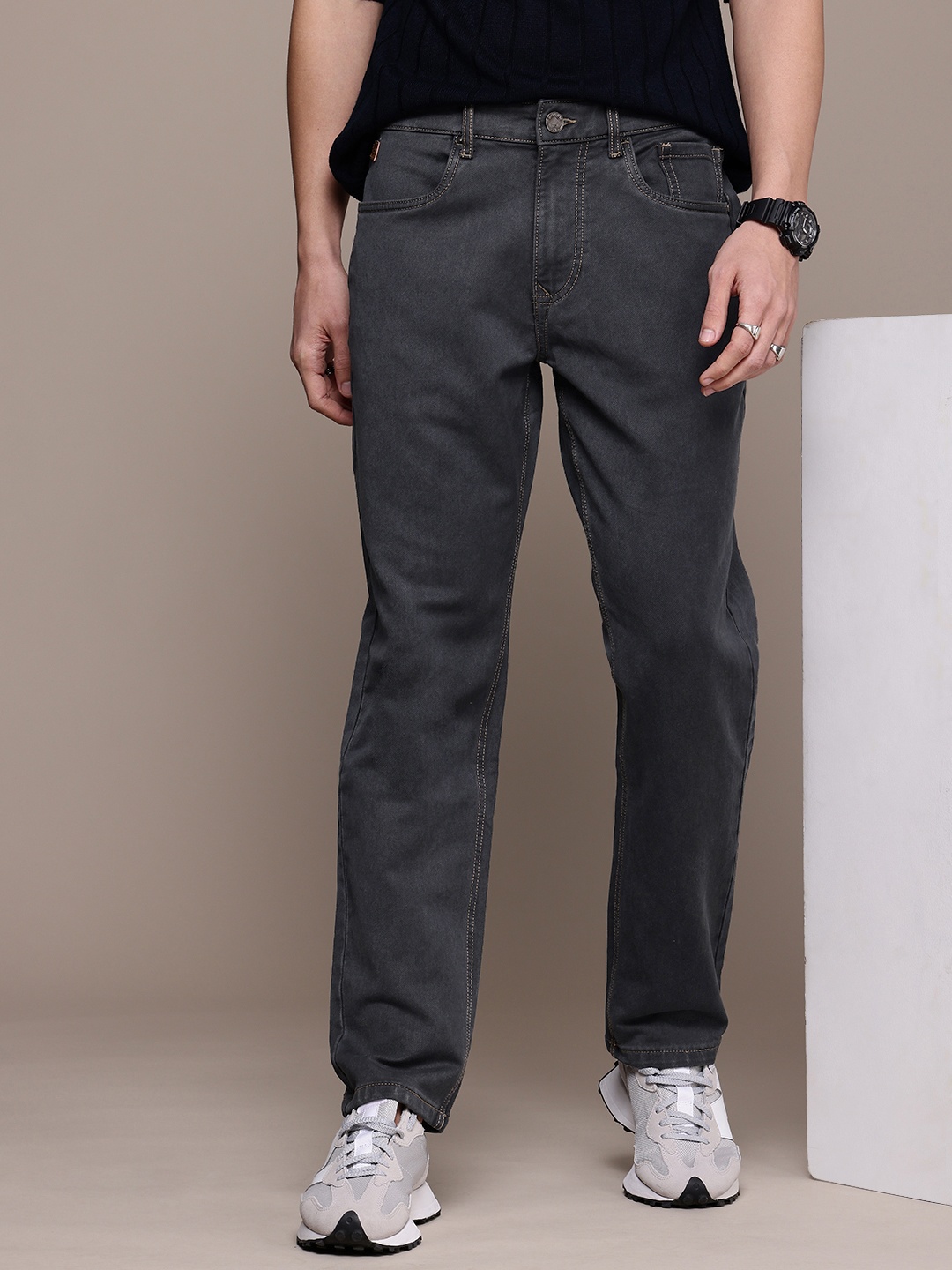 

WROGN Men Relaxed Fit Stretchable Jeans, Charcoal