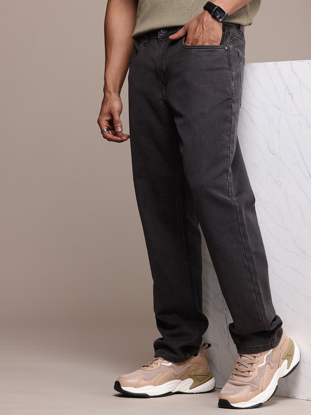 

WROGN Men Relaxed Fit Jeans, Charcoal