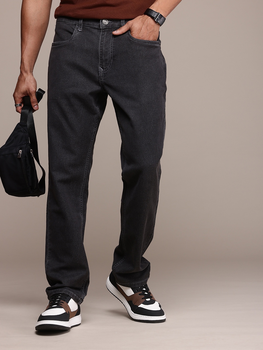 

WROGN Men Relaxed Fit Stretchable Jeans, Black