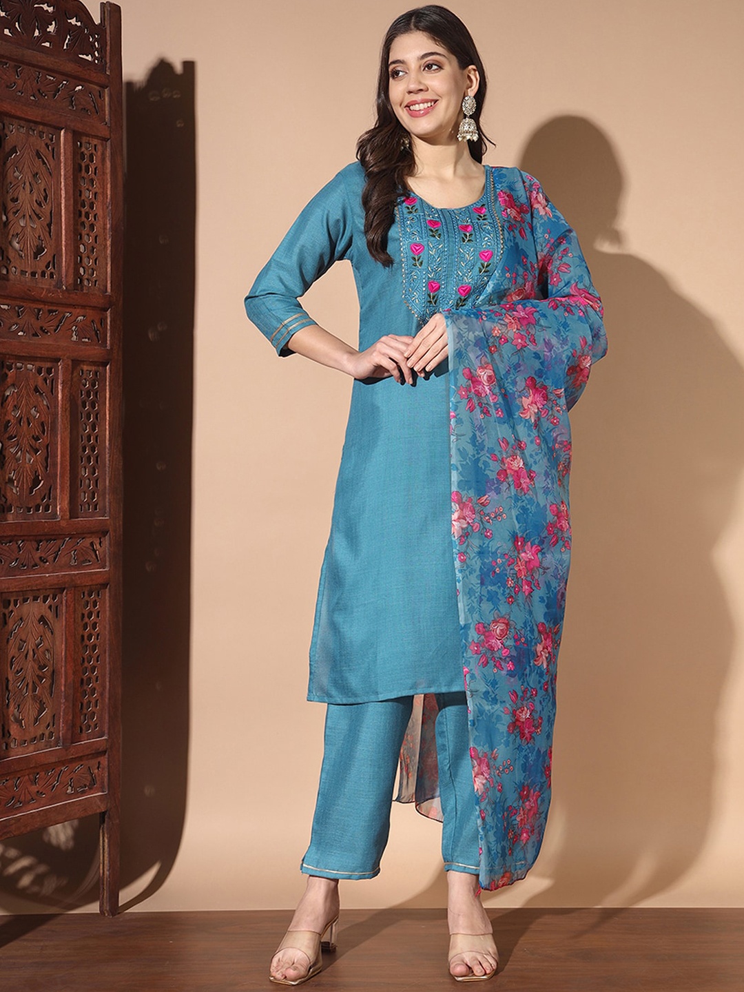

SKYLEE Floral Yoke Design Regular Thread Work Kurta with Trousers & With Dupatta, Teal