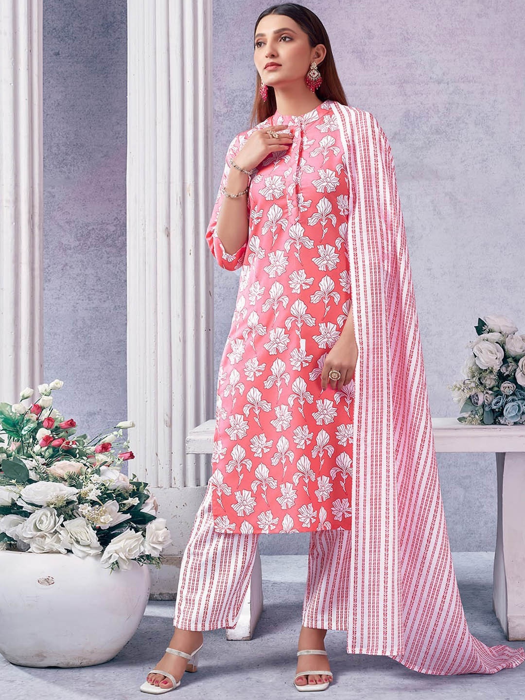 

SKYLEE Floral Printed Regular Kurta with Trousers & With Dupatta, Pink