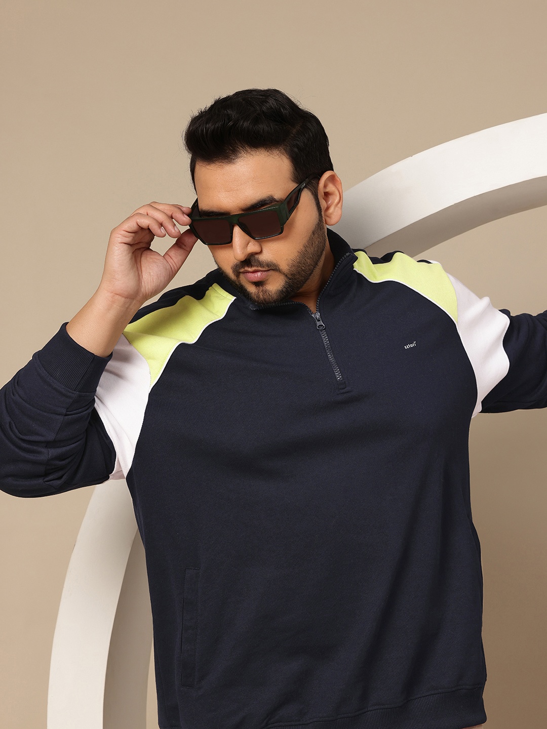 

Sztori Plus Size Raglan Detail Colourblock-Paneled Half-Zip Sweatshirt, Navy blue