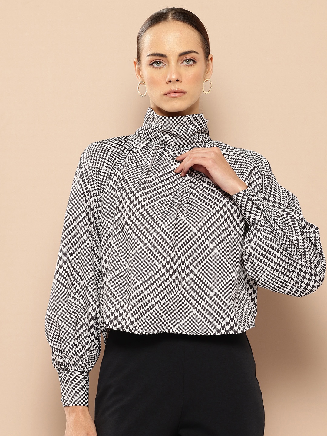 

her by invictus Checked Puff Sleeve Top, White