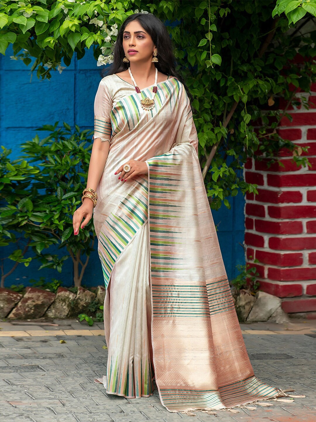 

saree.com Woven Design Zari Art Silk Saree, Beige