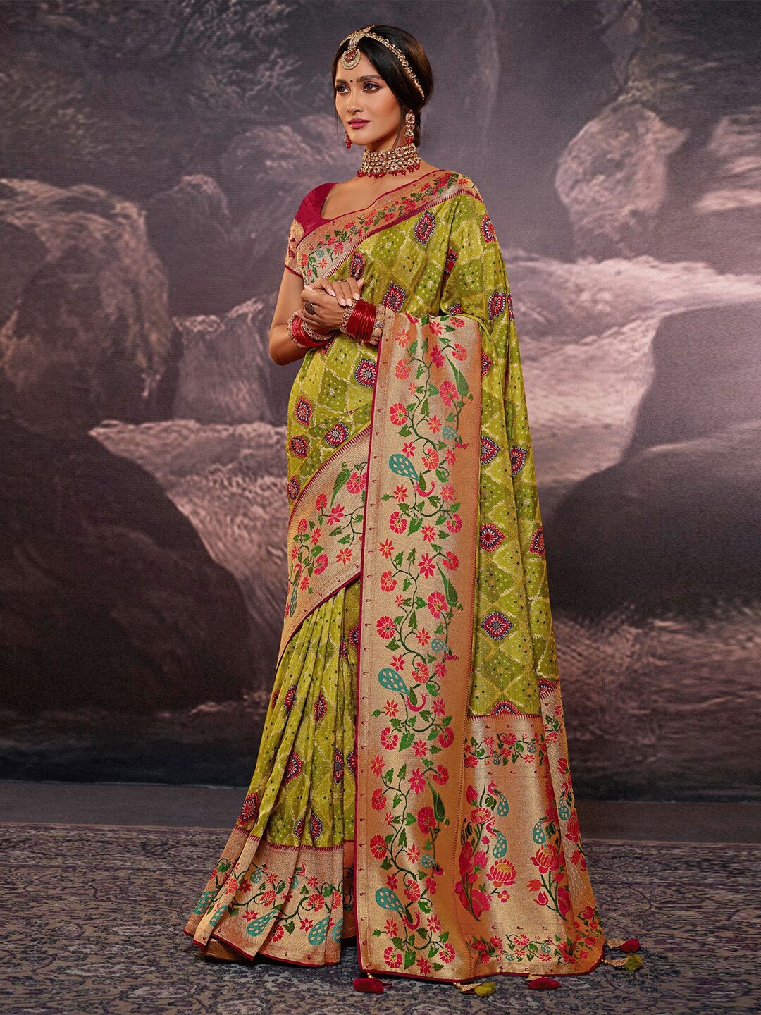 

saree.com Woven Design Zari Art Silk Saree, Green