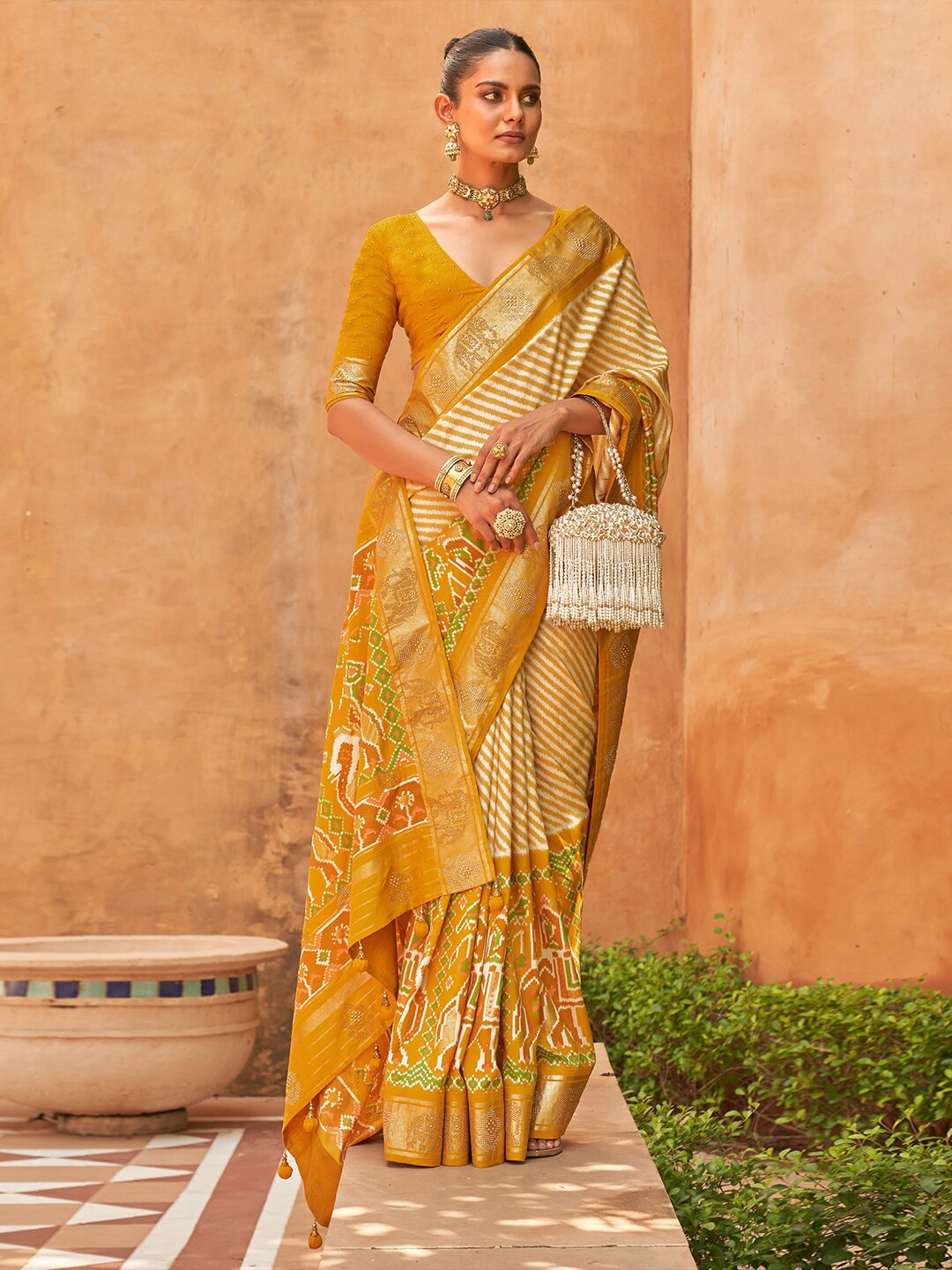 

saree.com Woven Design Zari Art Silk Saree, Mustard