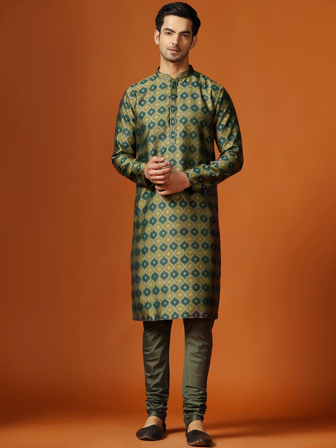 

KISAH Ethnic Motifs Printed Mandarin Collar Regular Straight Kurta With Churidar, Green