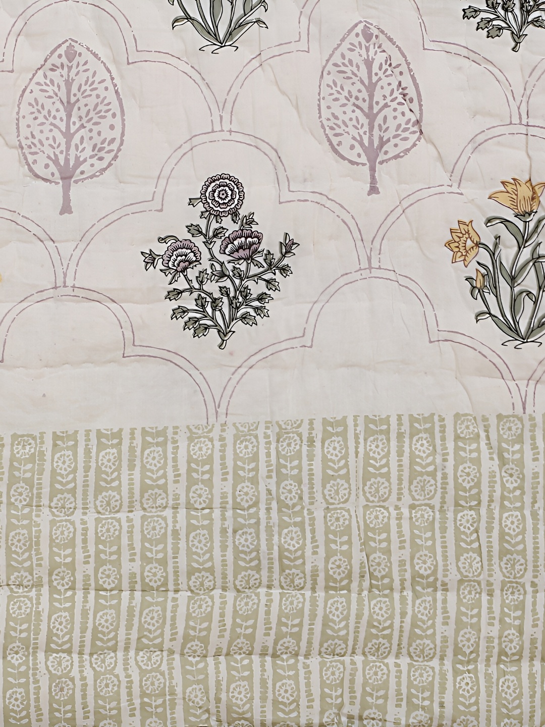 

SARYU HOMES White & Black Ethnic Motifs Printed Mild Winter Double Bed Quilt