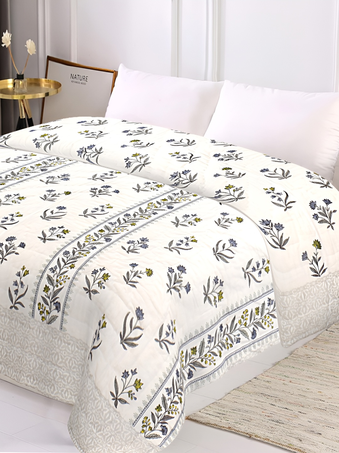 

SARYU HOMES White & Blue Ethnic Motifs Printed Mild Winter Double Bed Quilt