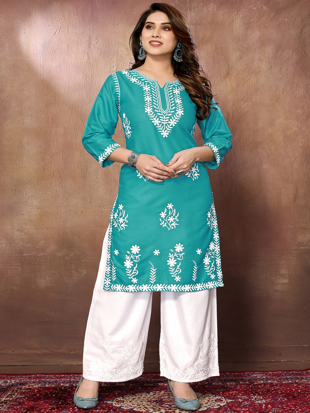 

FABMORA Floral Embroidered Round Neck Chikankari Straight Kurta with Palazzos, Green