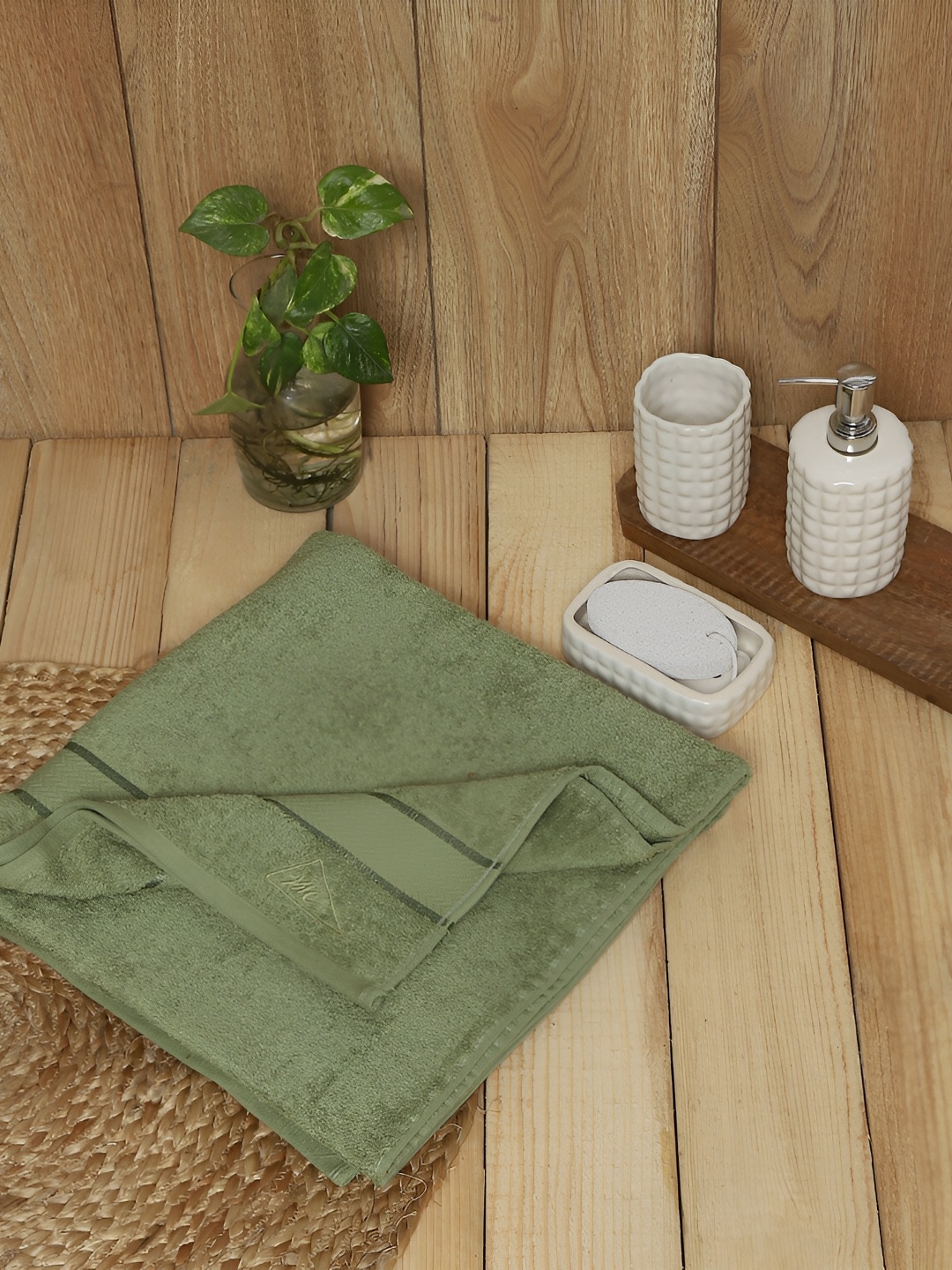 

Monte Carlo Olive Green Cotton 450 GSM Bath Towel