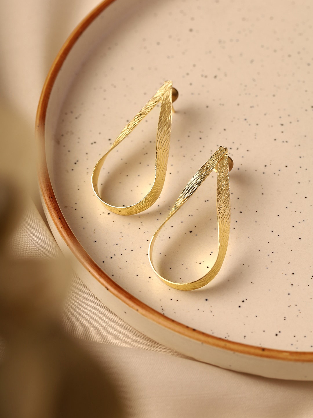 

Priyaasi Gold-Plated Teardrop Shaped Drop Earrings