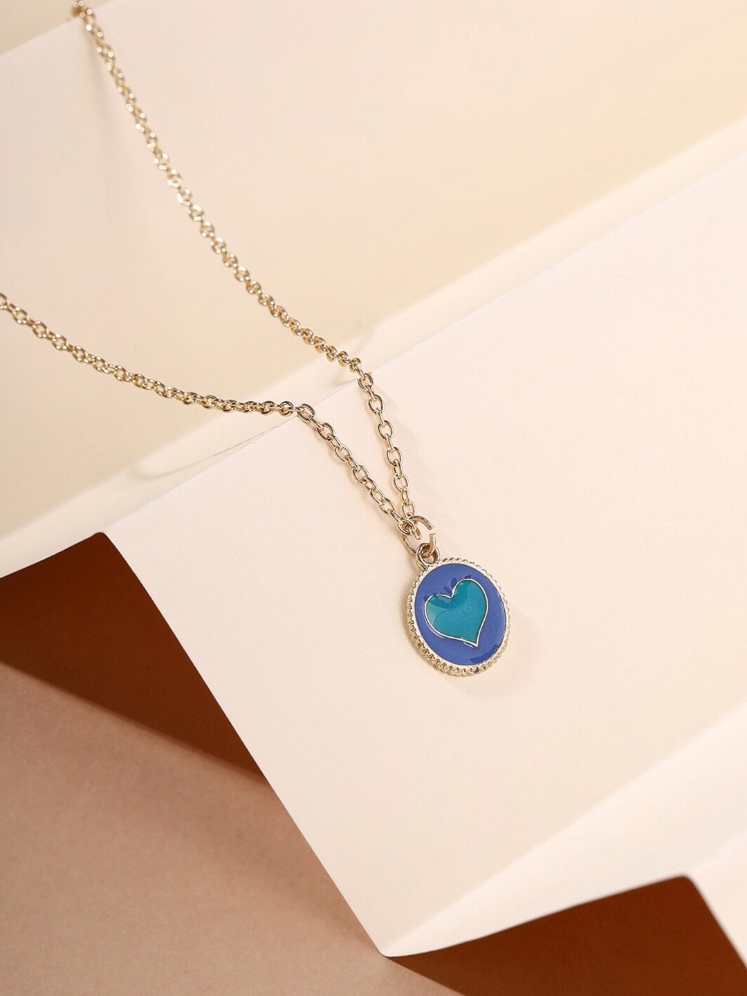 

Priyaasi Gold-Plated Chain