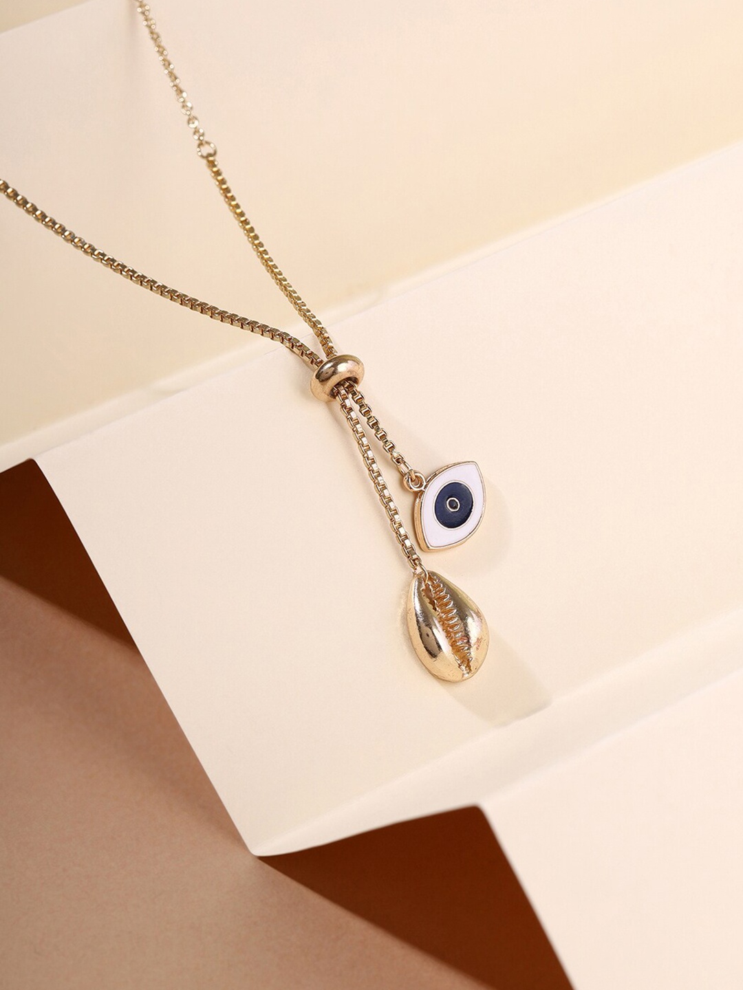 

Priyaasi Gold-Plated Chain
