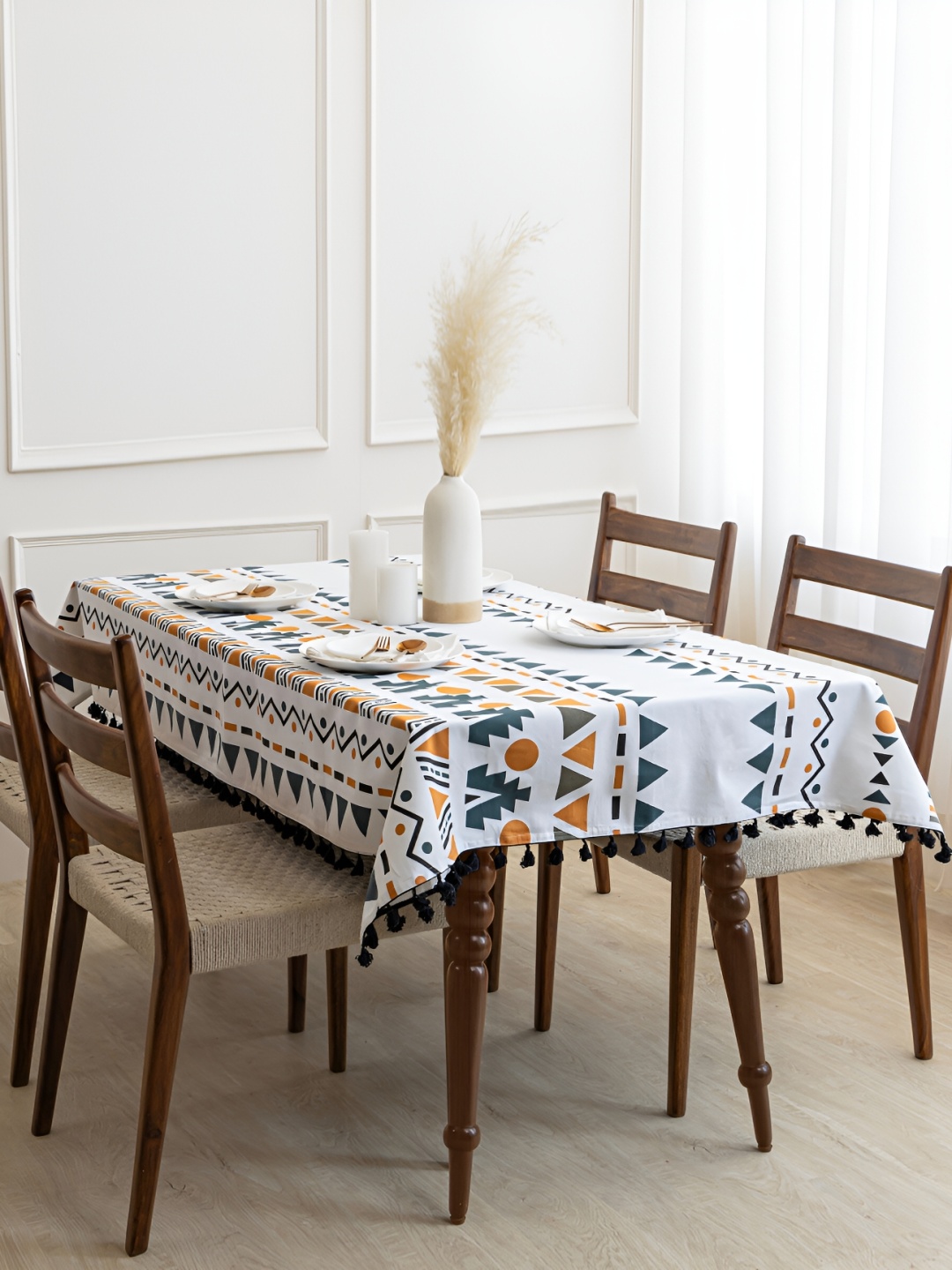 

HOMEMONDE White Geometric Printed Cotton 4-Seater Table Cover