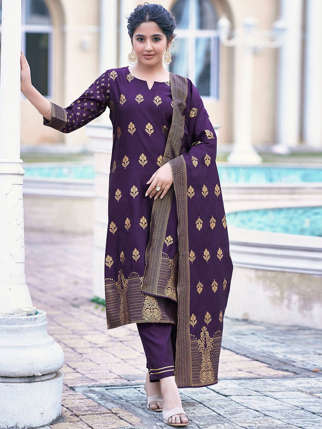 

SKYLEE Floral Regular Kurta with Trousers & With Dupatta, Purple