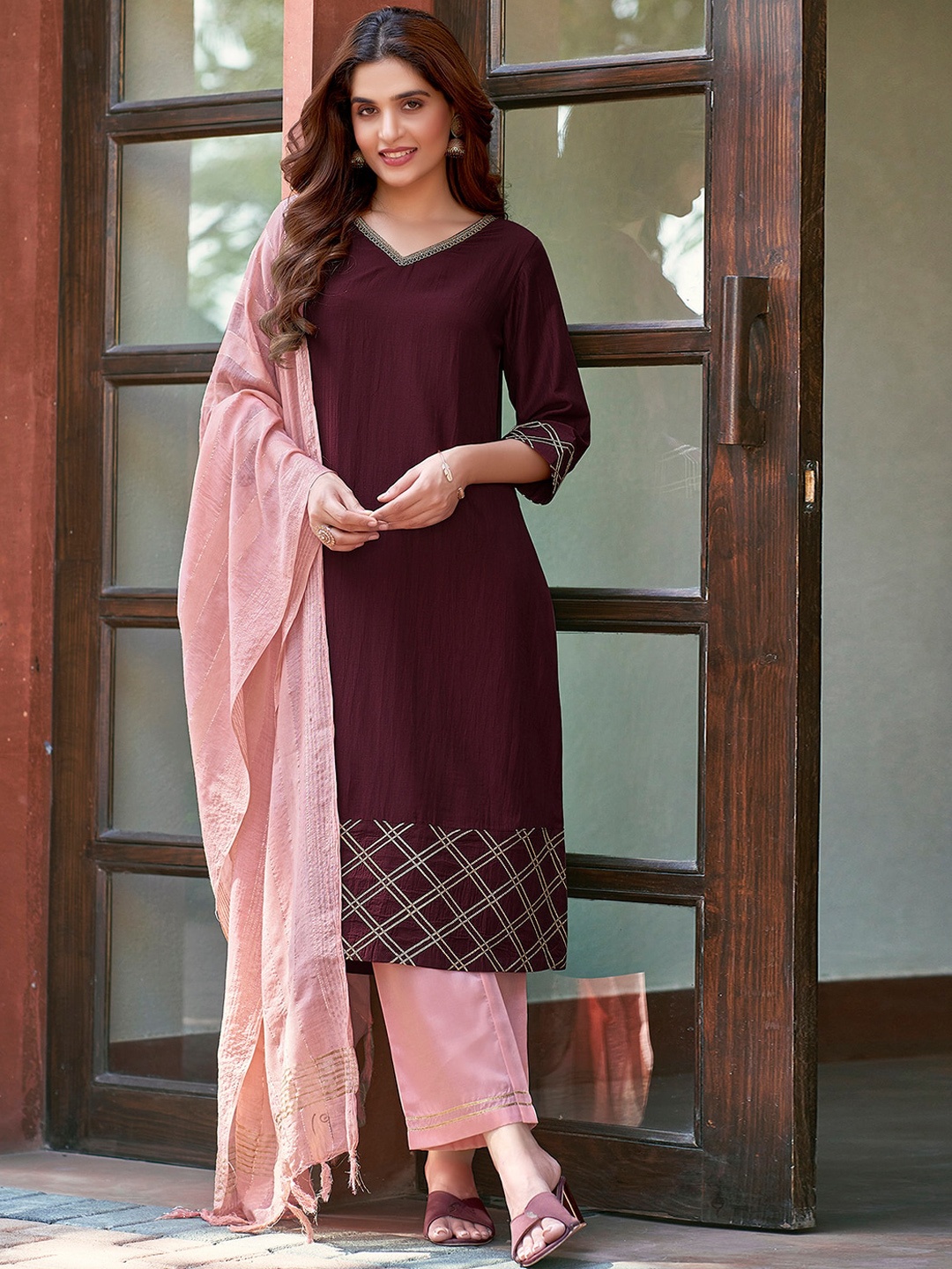 

SKYLEE V Neck Ombre Dyed Regular Gotta Patti Straight Kurta Set, Maroon