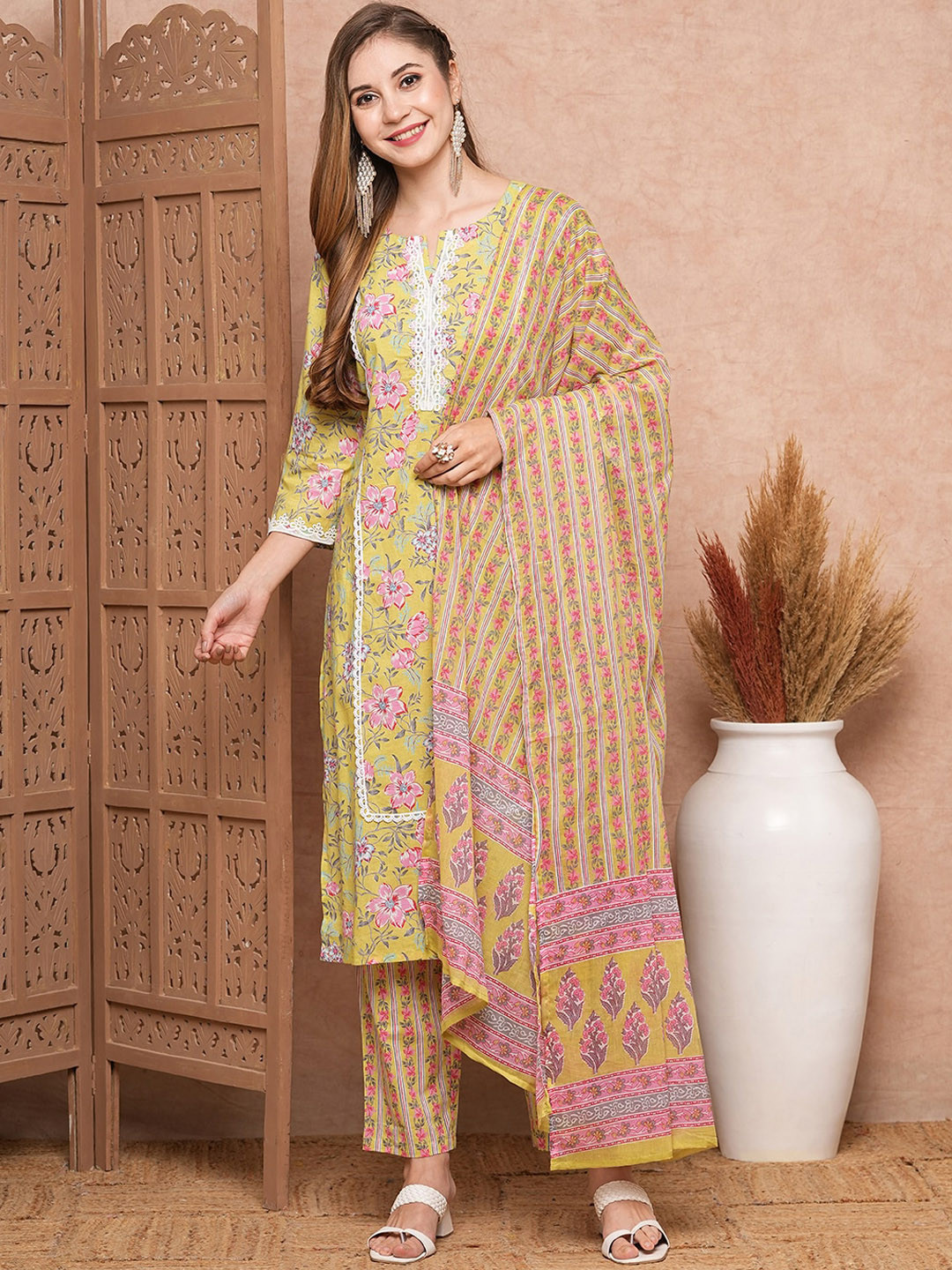 

FASHOR Floral Regular Beads & Stones Pure Cotton Straight Kurta with Trousers & Dupatta, Green