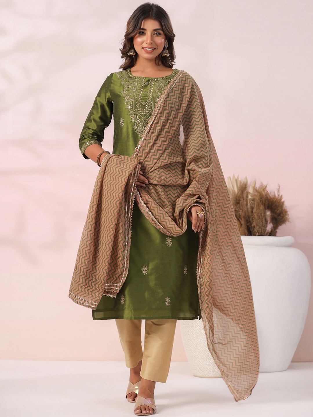 

FASHOR Floral Embroidered Round Neck Straight Kurta with Trousers & Dupatta, Green