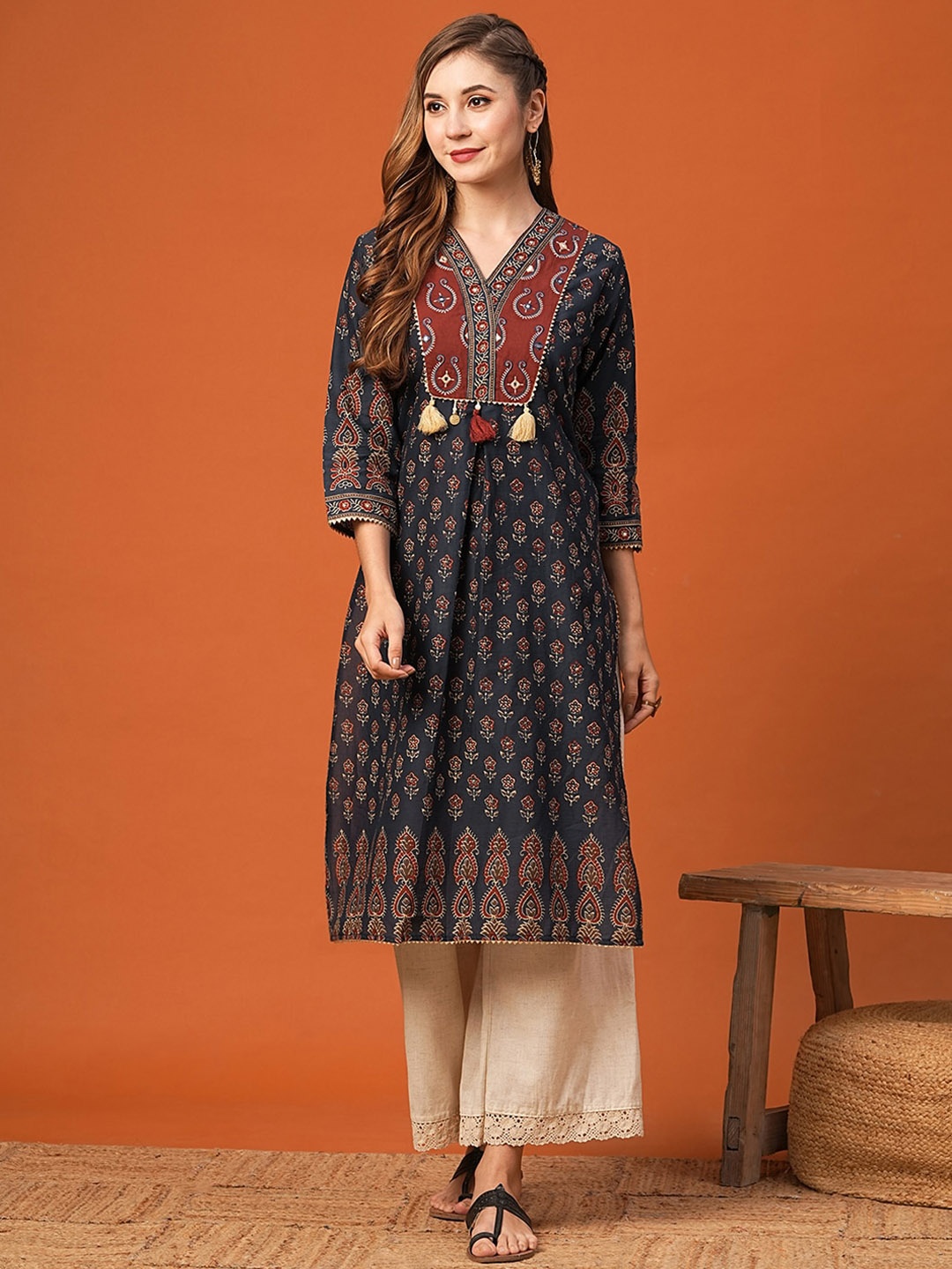

FASHOR Ethnic Motifs Printed Tasseled Pure Cotton Gotta Patti Straight Kurta, Navy blue