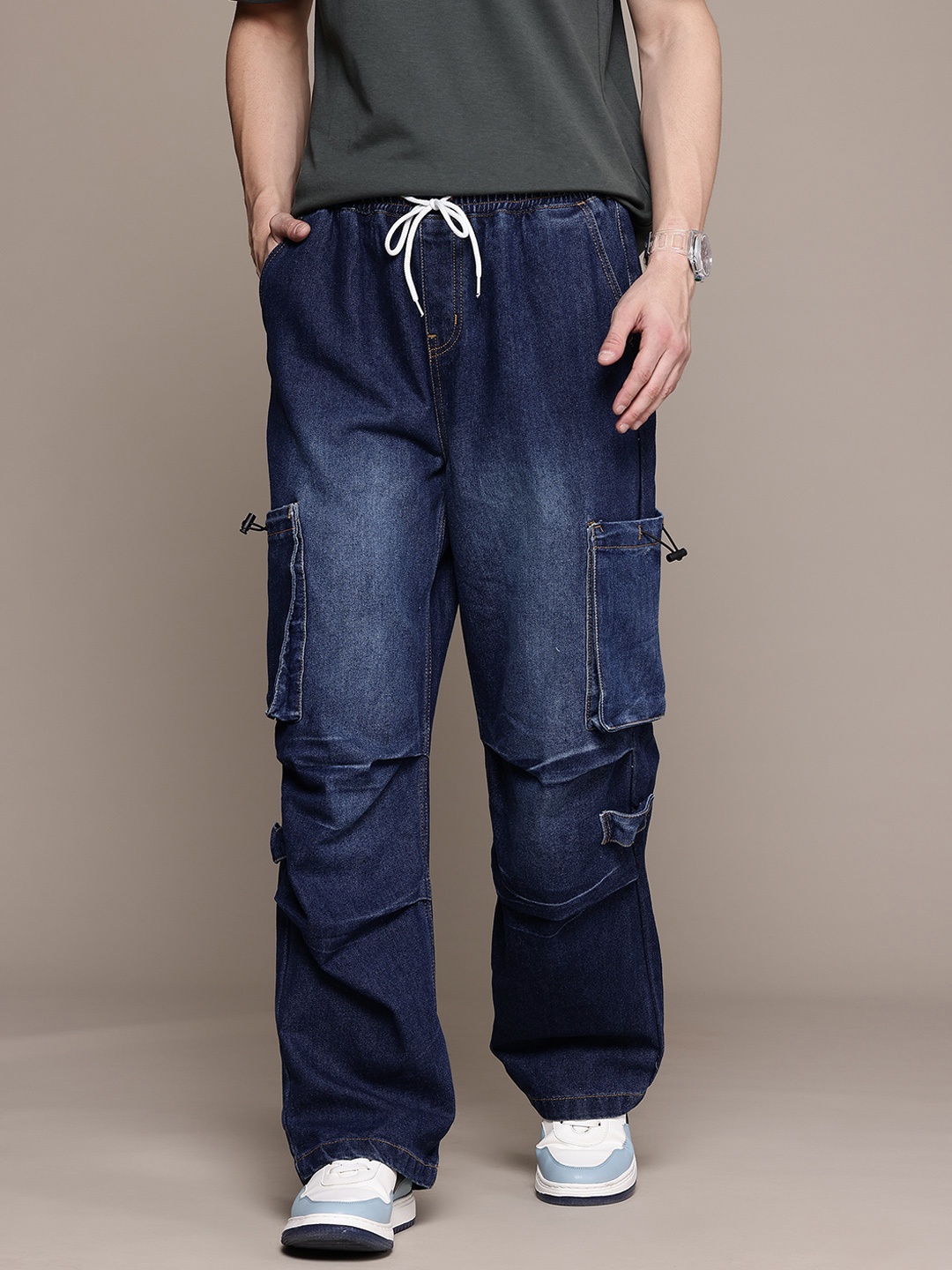 

The Roadster Lifestyle Co. Men Parachute Fit Light Fade Jeans, Blue
