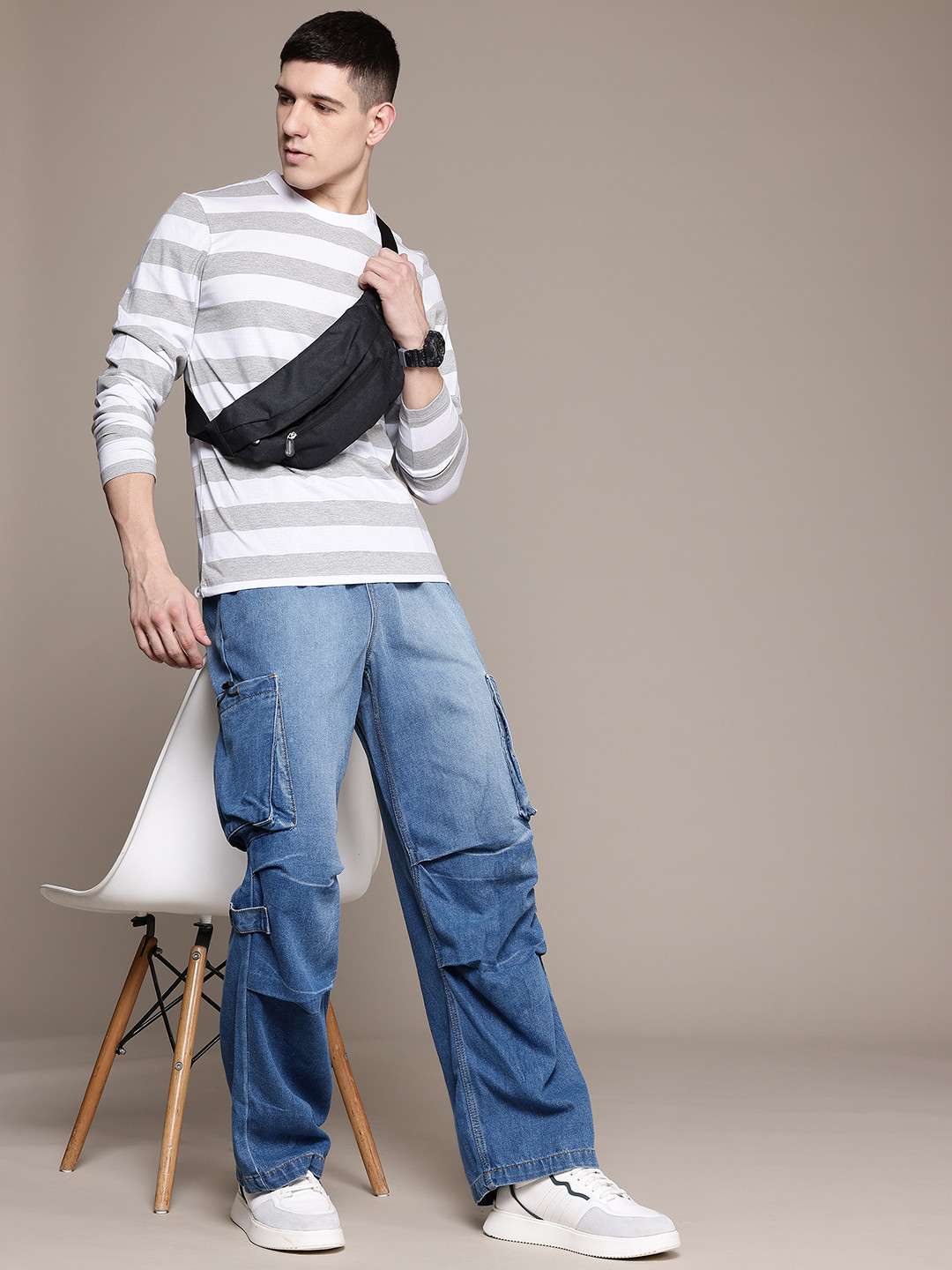 

The Roadster Lifestyle Co. Men Cargo-style Relaxed Fit Medium Fade Jeans, Blue