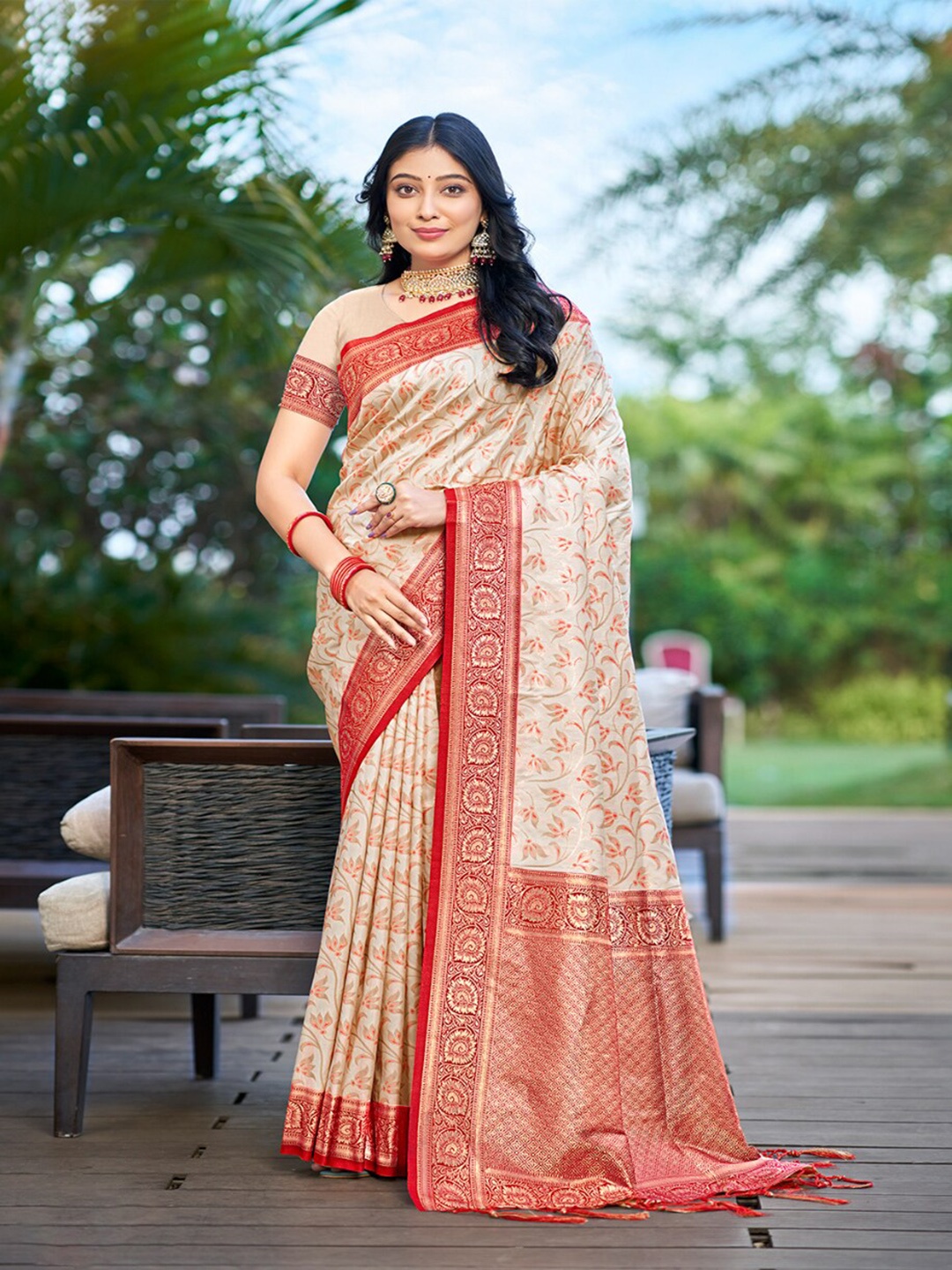 

SANGAM PRINTS Woven Design Zari Silk Blend Tussar Saree, Red