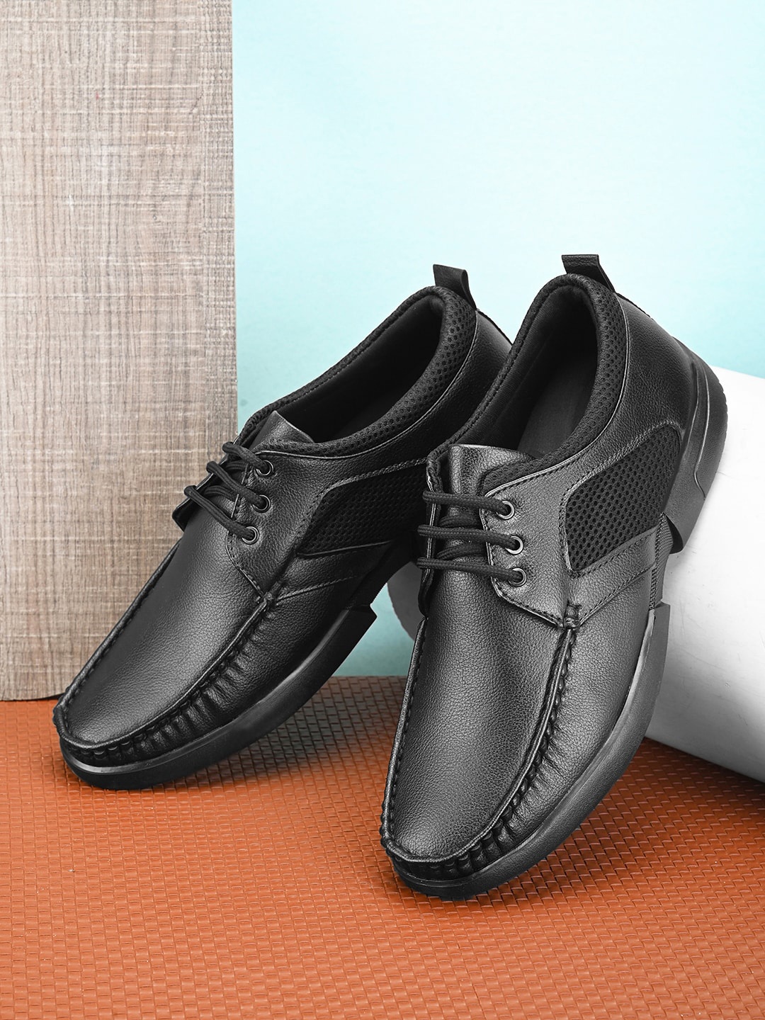

IMCOLUS Men Textured Round Toe Sneakers, Black