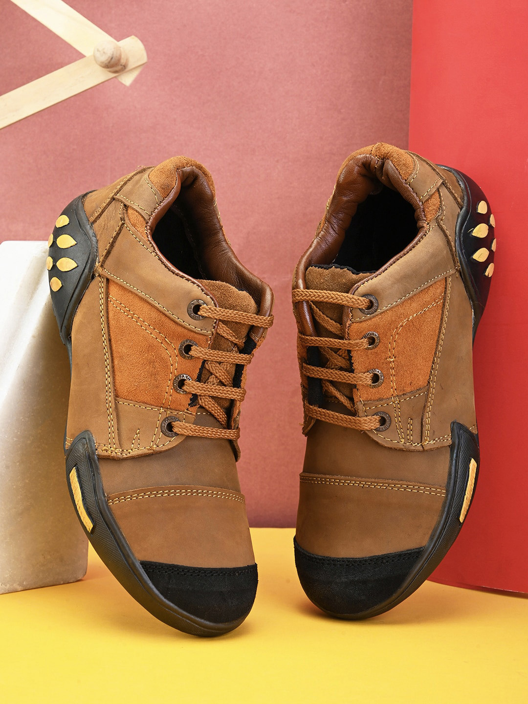 

IMCOLUS Men Textured Leather Sneakers, Bronze